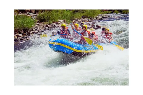 Vivencie a adrenalina das corredeiras e transforme essa experiência em lucro