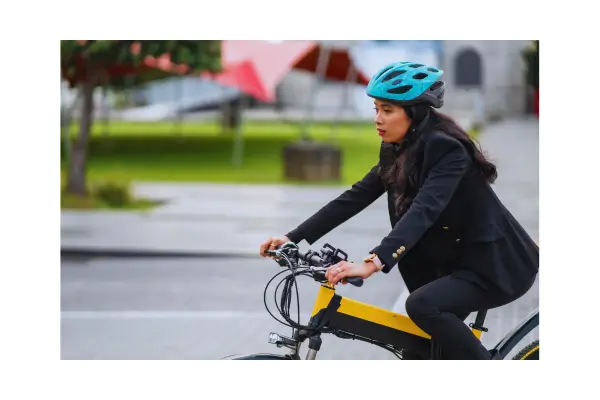 Optar por meios de transporte sustentáveis reduz o impacto ambiental e proporciona uma imersão mais autêntica