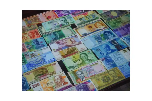 Compare o câmbio antes de viajar e evite perdas financeiras desnecessárias