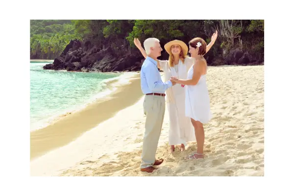 Renovação de votos: um gesto eterno durante a viagem para casal