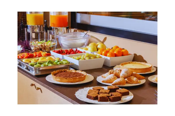 Sabores autênticos da culinária mineira para aproveitar durante a hospedagem.