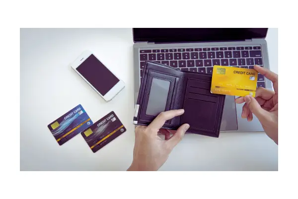 Seguro do cartão pode não cobrir tudo. Compare sempre com planos especializados para não ter surpresas.