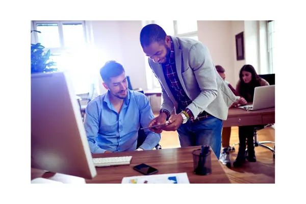 Coworking em Lisboa ou Porto com profissionais jovens