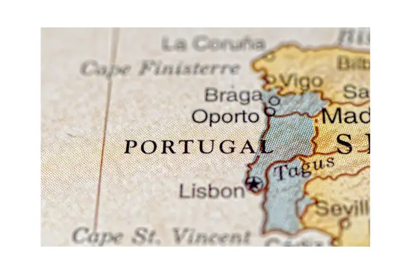Porto ou Lisboa? Descubra qual cidade lidera em oportunidades de emprego remoto em 2025