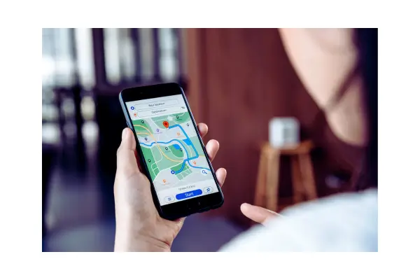 Use apps como Coinmap para encontrar facilmente locais que aceitam criptomoedas durante sua viagem