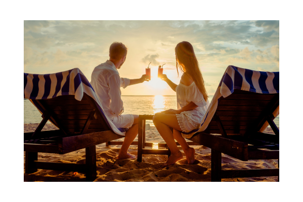 Planejar a viagem certa a dois começa com sonhos compartilhados — e um bom pôr do sol como este pode ser só o começo