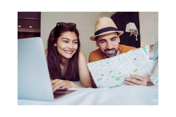 Escolher o destino ideal envolve sonhos, mapas, e conversas sinceras sobre o que vocês realmente querem viver juntos