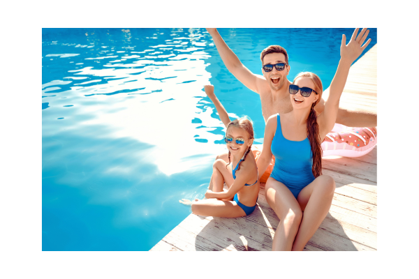 Família se divertindo em resort com piscina em Porto de Galinhas