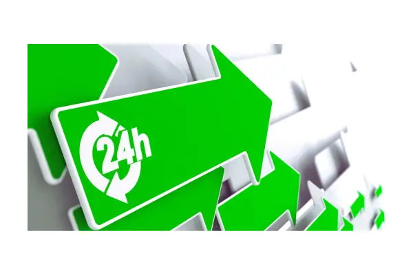 Atendimento 24 horas do seguro viagem acessível pelo celular para emergências em qualquer lugar