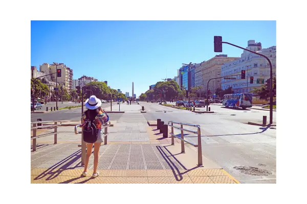 Avenida 9 de Julio em Buenos Aires com o Obelisco ao fundo