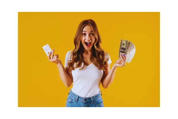 Comparação entre dinheiro e cartão de crédito na viagem para decidir o melhor método de pagamento