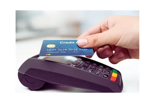 taxas invisíveis em viagens ao pagar com cartão no exterior